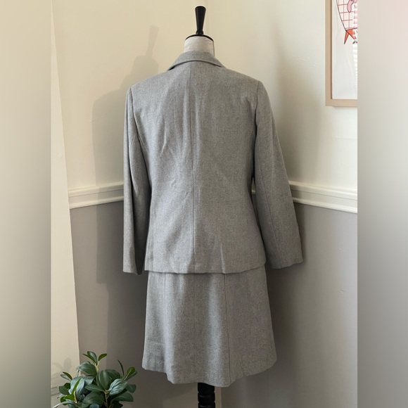 Vintage Easy Wear Grey Wool Blazer & Flare Skirt Set - Picture 4 of 15
